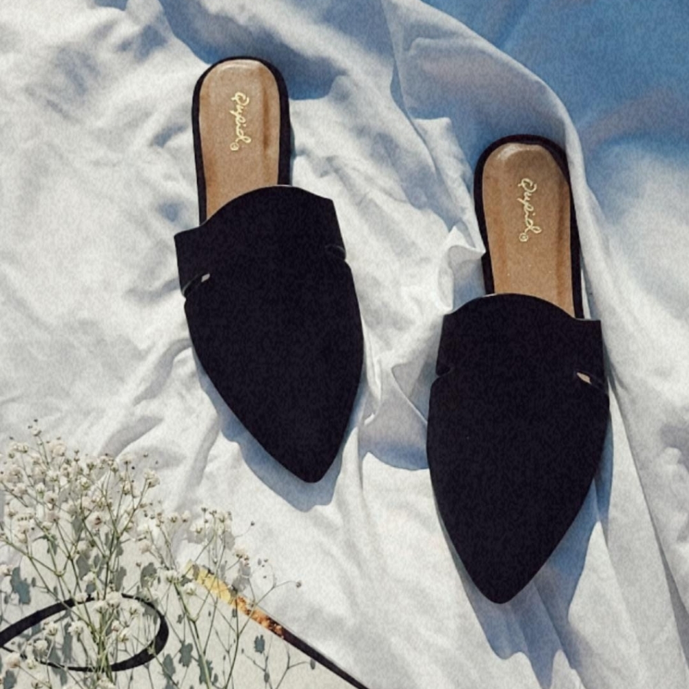 🆕️Fall Must Have Collection// Black Flats - Picture 2 of 4